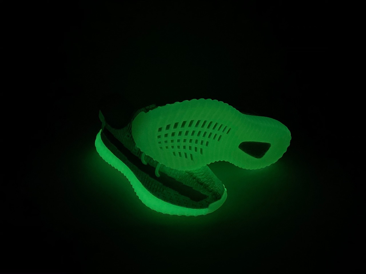 莆田鞋阿迪达斯 Adidas Yeezy Boost 350 V2 “Glow” 荧光绿 (图10)
