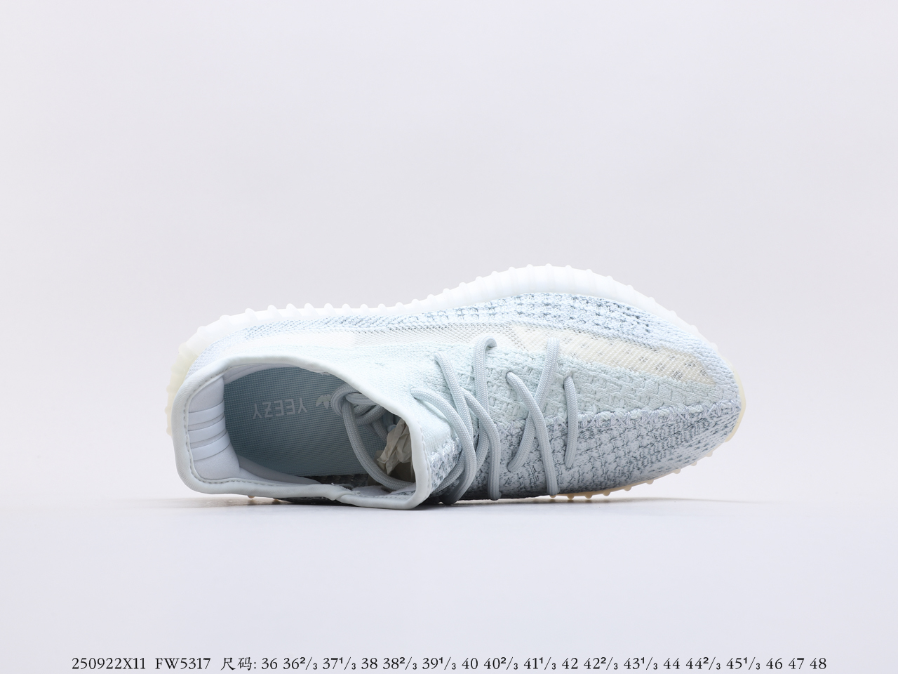 莆田鞋阿迪达斯 Adidas Yeezy Boost 350 V2 “Cloud White Reflective” 云白冰蓝满天星(图3)